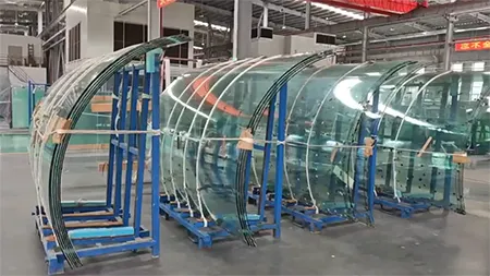 زجاج مقسى منحني بطول قوس كبير